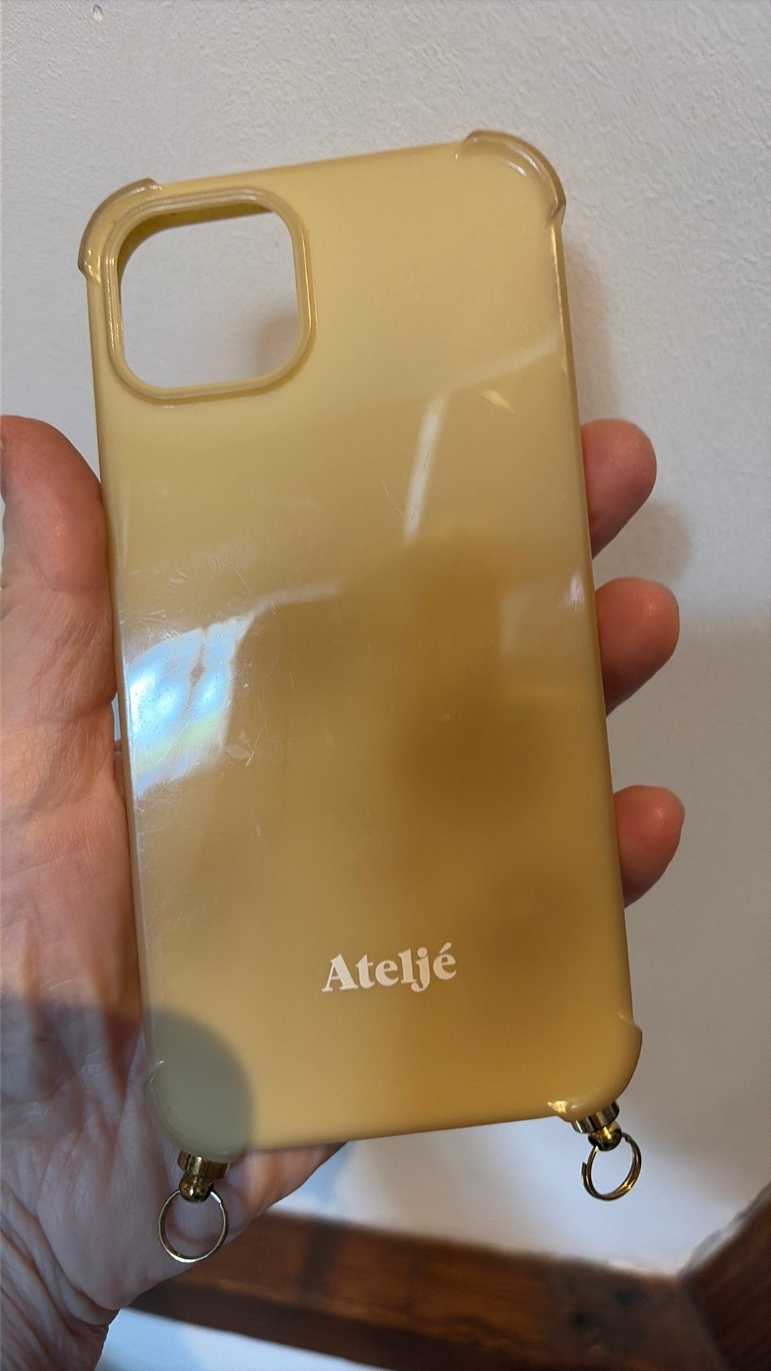 Ateljé iphone 13 hoesje, butter yellow met haakjes, Telecommunicatie, Mobiele telefoons | Hoesjes en Frontjes | Apple iPhone, Frontje of Cover