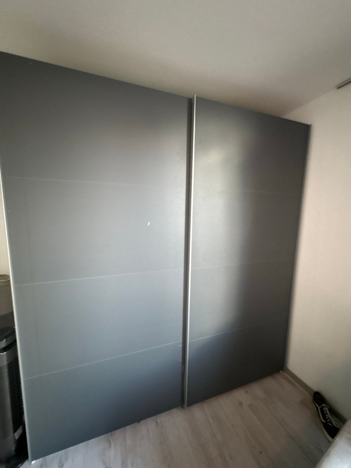 GRATIS! Kledingkast met schuifdeuren - stevig te maken, Gebruikt, 100 tot 150 cm, 200 cm of meer, Ophalen of Verzenden