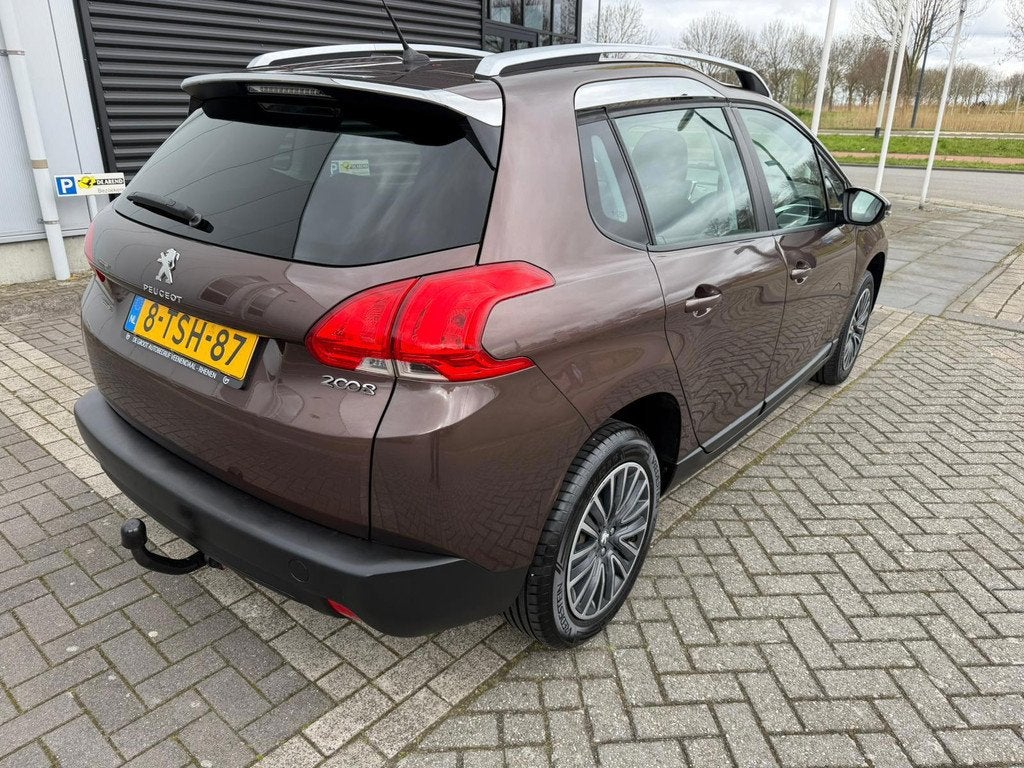 Peugeot 2008 1.2 VTi Active Cruise / Trekhaak / Panorama / N, Voorwielaandrijving, Euro 5, 1199 cc, Bruin