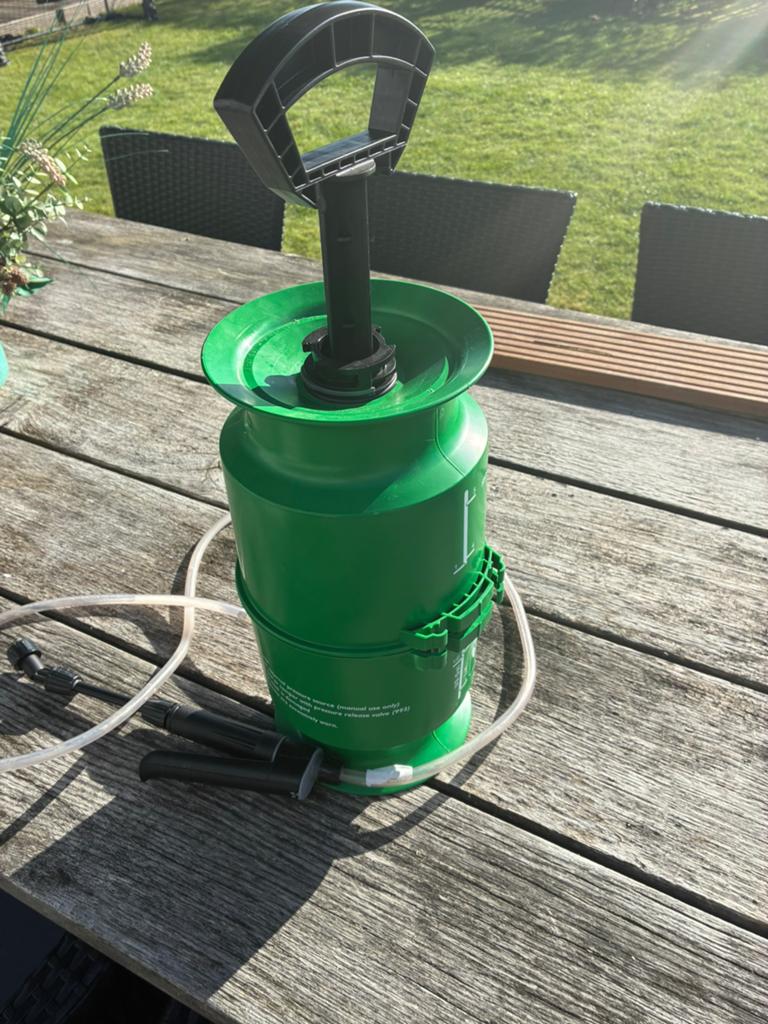 Oliespuit ceta bever, Doe-het-zelf en Verbouw, Ophalen, Zo goed als nieuw, Wit