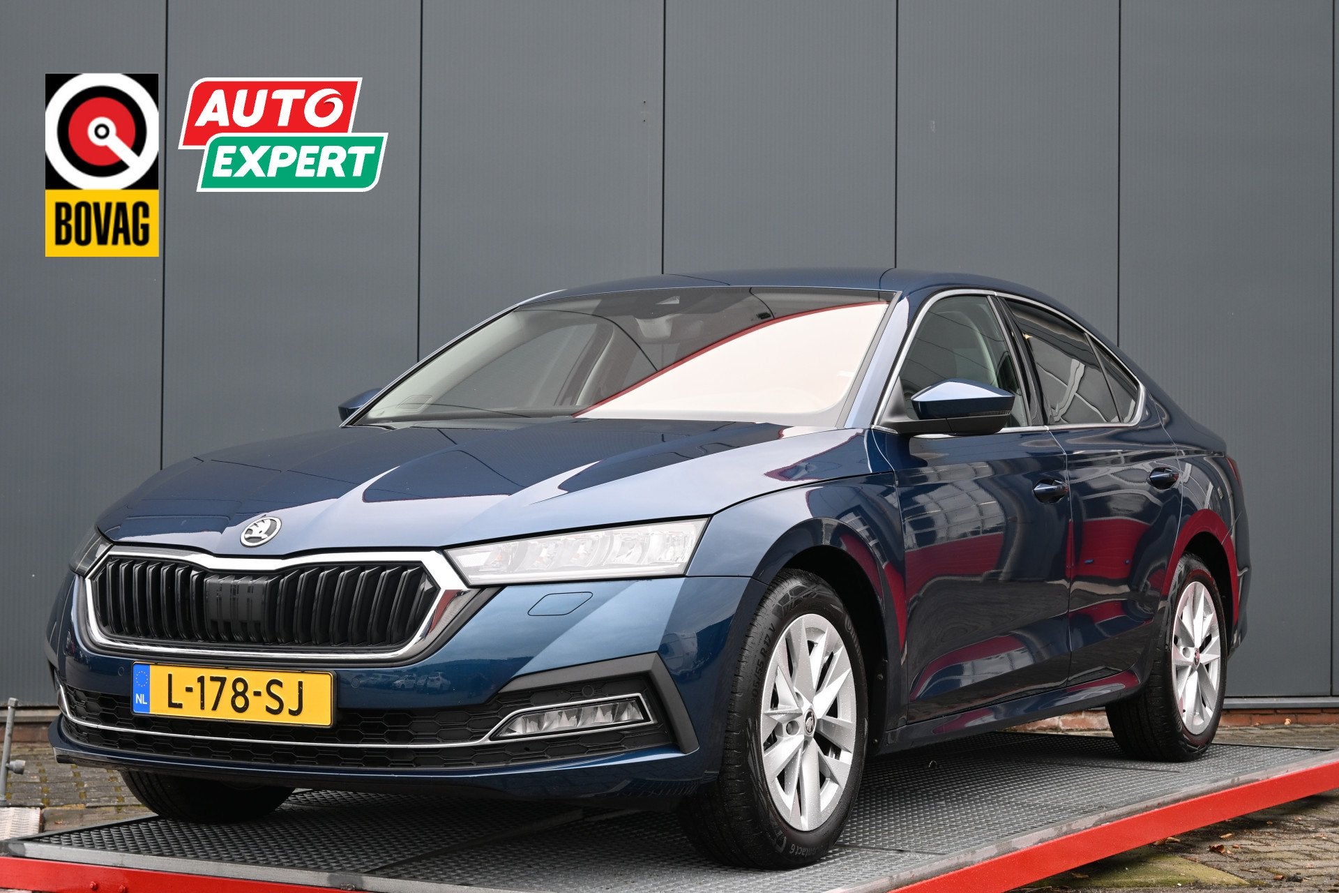 Skoda Octavia 1.0 e-TSI Business Edition Plus (bj 2021), Stof, Gebruikt, Blauw, Hybride Elektrisch/Benzine