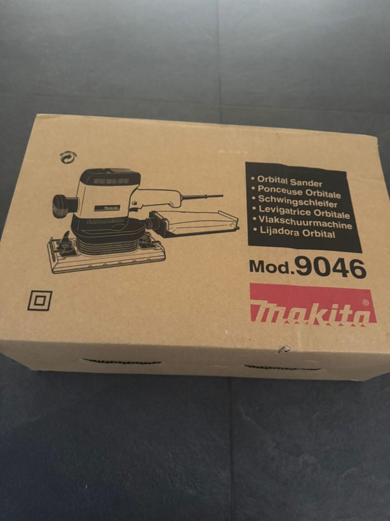 Makita Vlakschuurmachine 9046 - 600W, Doe-het-zelf en Verbouw, Ophalen of Verzenden, Zo goed als nieuw, 600 tot 1200 watt, Vlakschuurmachine