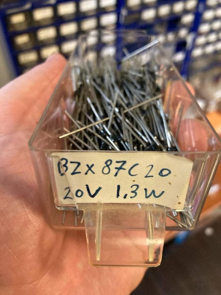 BZX87C20 20V 1.3W zenerdiode per stuk, Ophalen of Verzenden