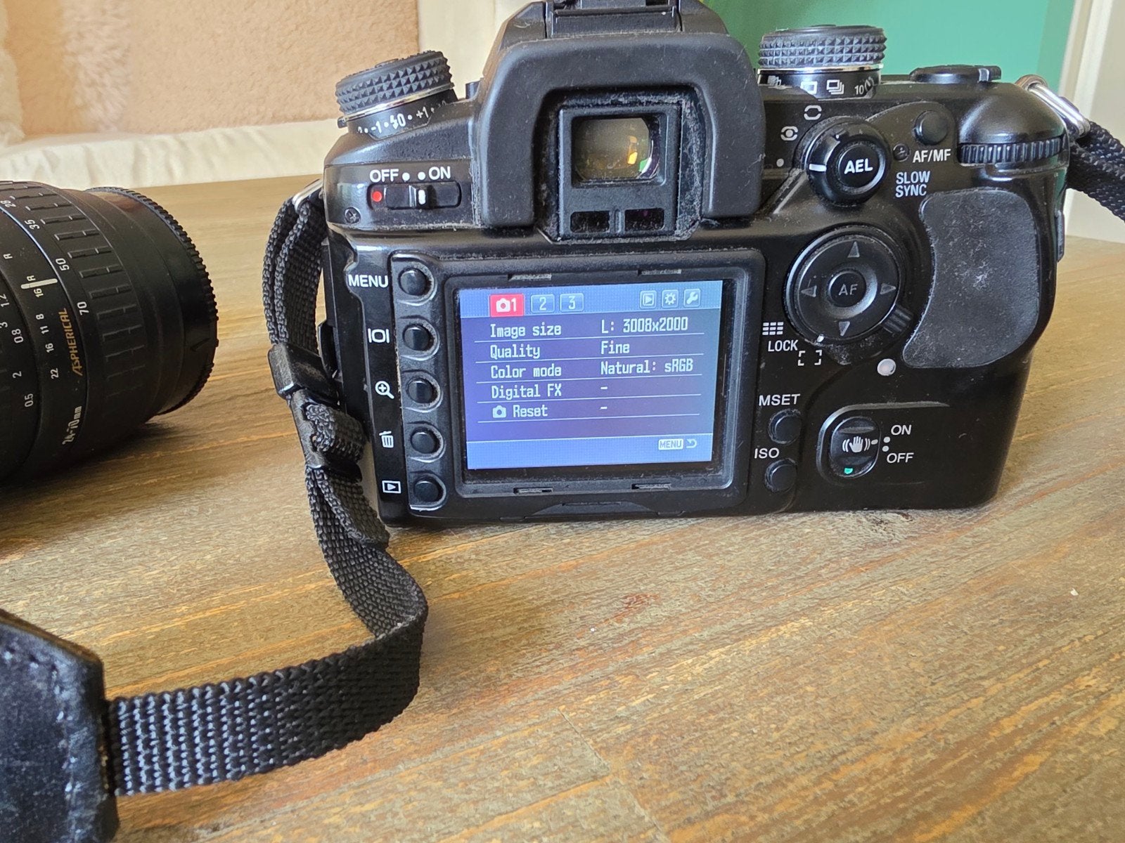 Konica Minolta 7D met 2 lenzen en acculader, Gebruikt, Spiegelreflex, Konica, Ophalen of Verzenden