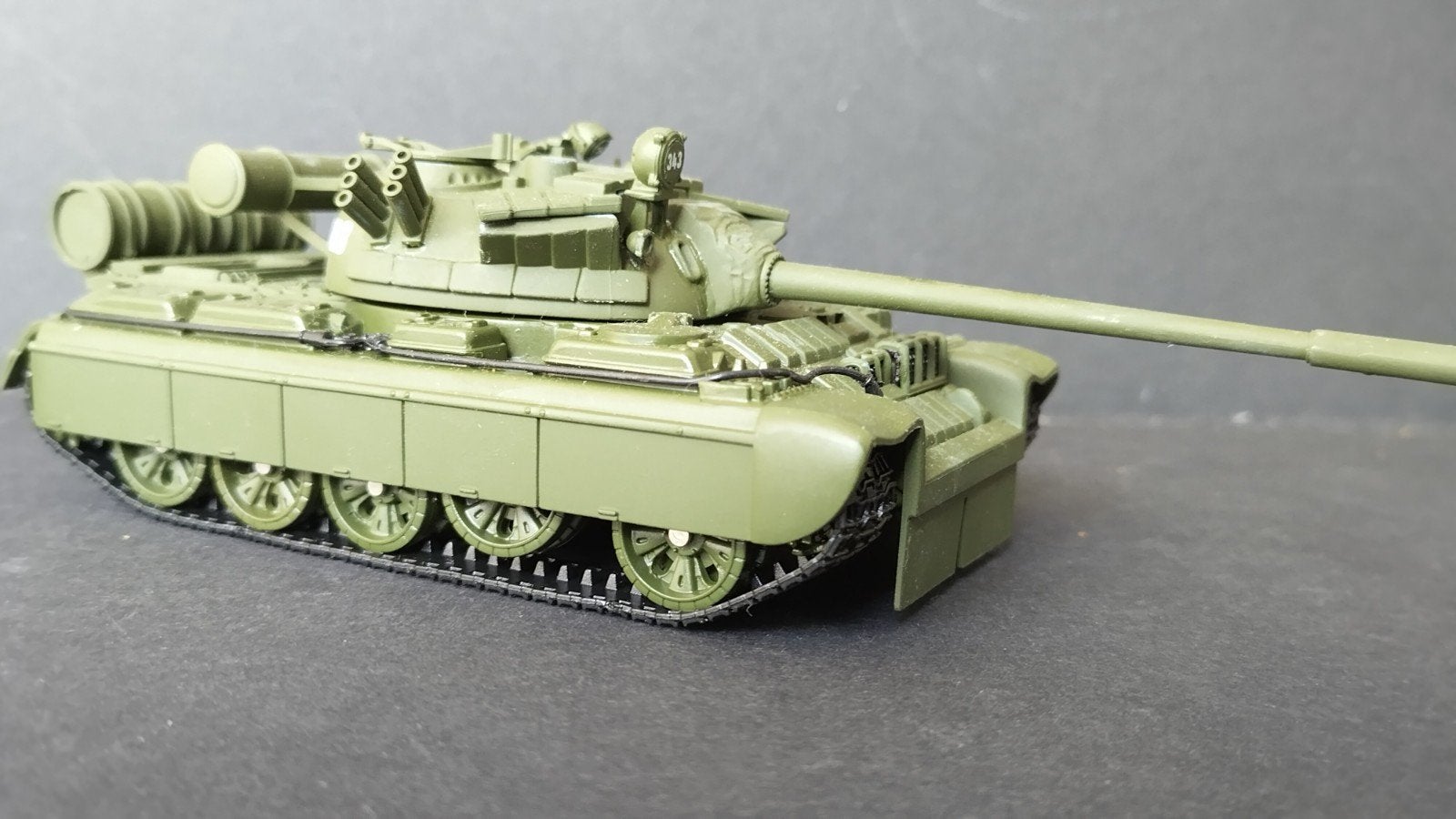 Tank T55 Russian  1:43 Janes Bond 007 A view to a kill Pol, Verzenden, Overige typen, M, Zo goed als nieuw