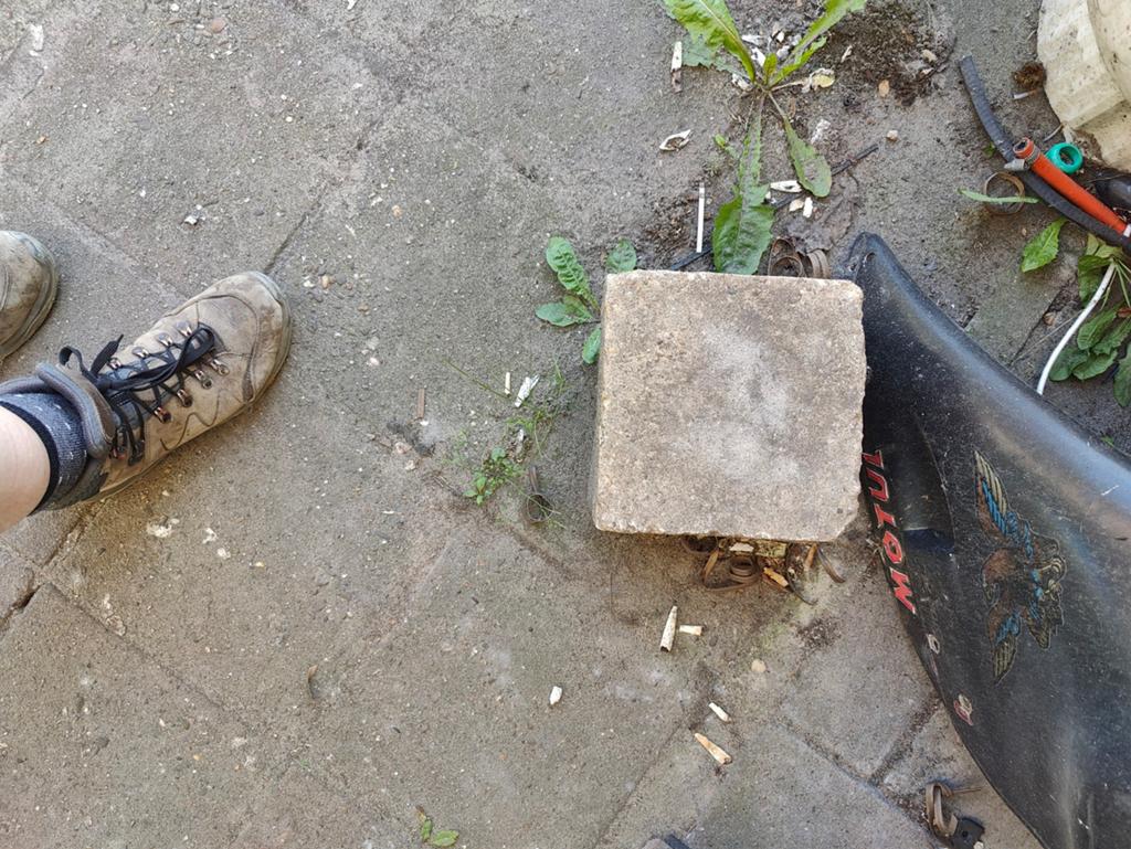 24 betontegels 20x20x10 cm, waarvan 4 met inham, Ophalen, Gebruikt, Minder dan 5 m², Beton