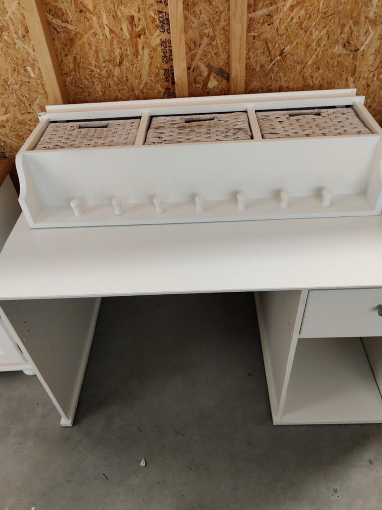 Kapstok met rieten lades erboven, Huis en Inrichting, Bureaus, Met lades, Gebruikt, Hout, Kinderbureau