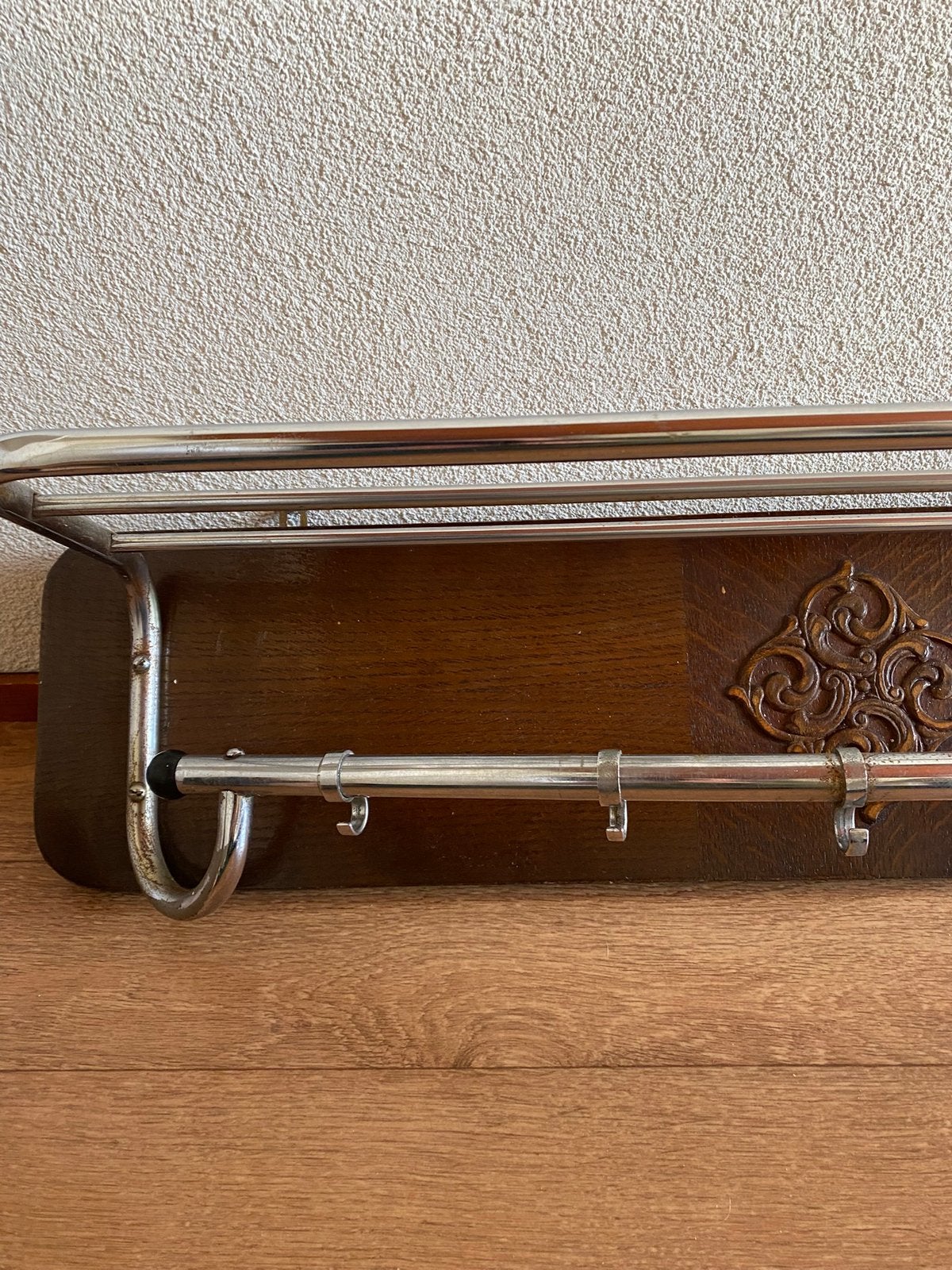 Oude kapstok, Ophalen