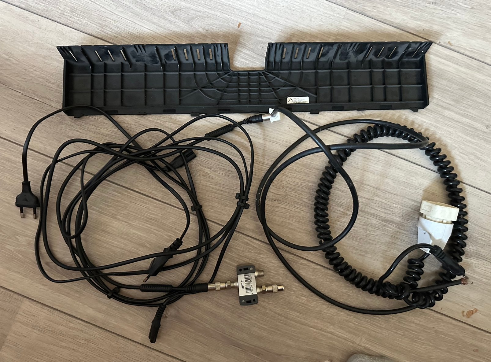 Bang Olufsen kabelset [ inc antenne versterker / kabelgoot ], Ophalen of Verzenden, Gebruikt, Minder dan 2 meter, Coaxiale kabel