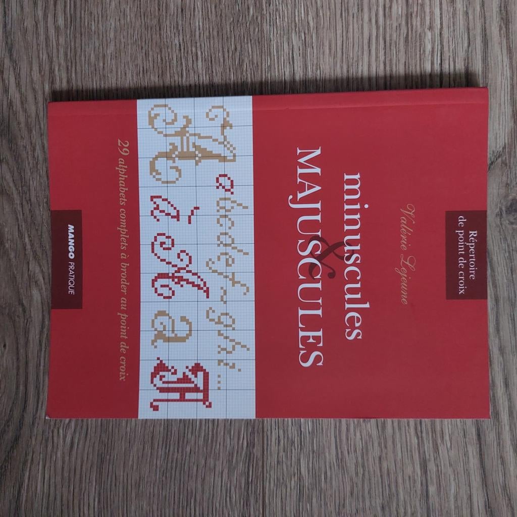 Franstalig borduurboek van Valérie Lejeune., Ophalen of Verzenden, Nieuw, Patroon