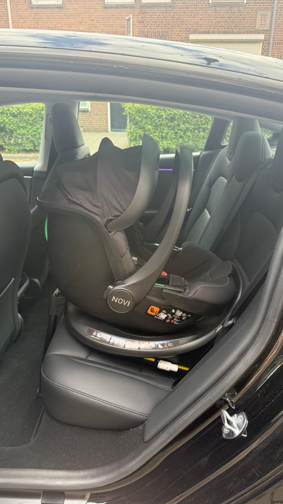 Novi Isofix autostoel met draaifunctie, Kinderen en Baby's, Autostoeltjes, Verstelbare rugleuning, Zo goed als nieuw, Isofix, 0 t/m 13 kg