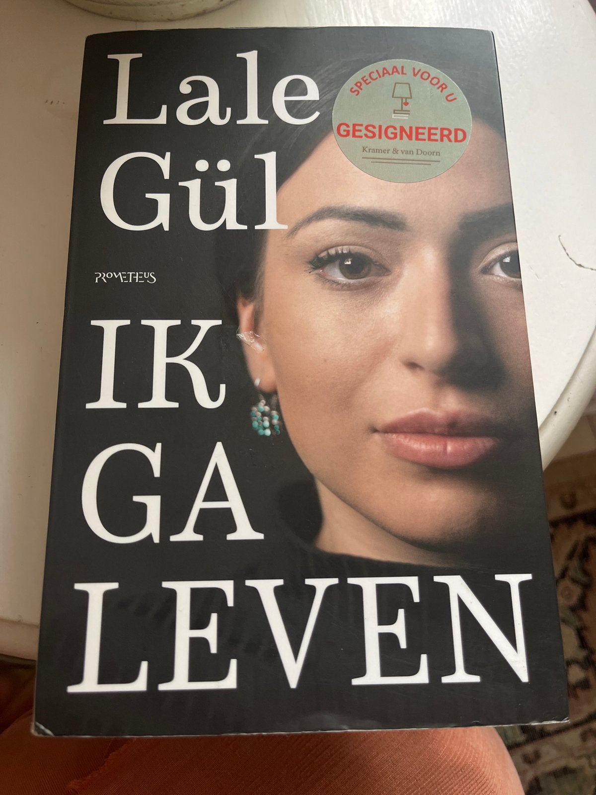 Lale Gül - Ik Ga Leven (Gesigneerd), Ophalen of Verzenden, Zo goed als nieuw, Nederland