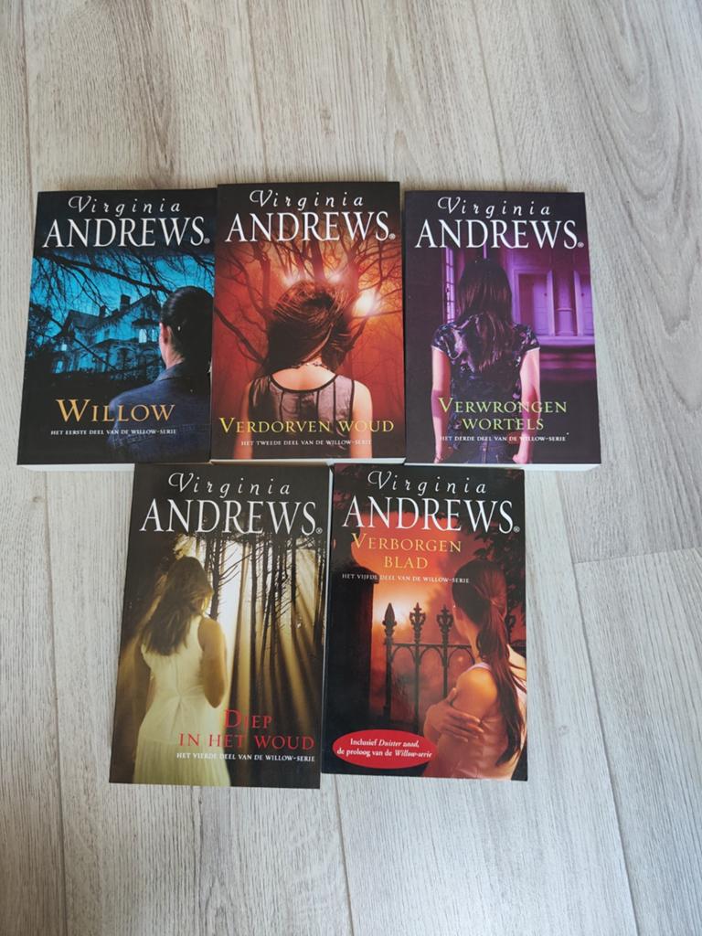 Virginia Andrews 5 delige boeken, Ophalen, Gelezen