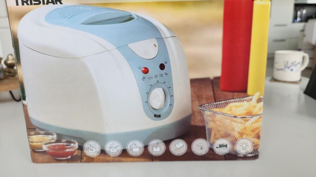 Tristar Campingfriteuse 0,9L - Compact en Handig, Minder dan 1 liter, Ophalen, Nieuw, Uitneembare binnenpan