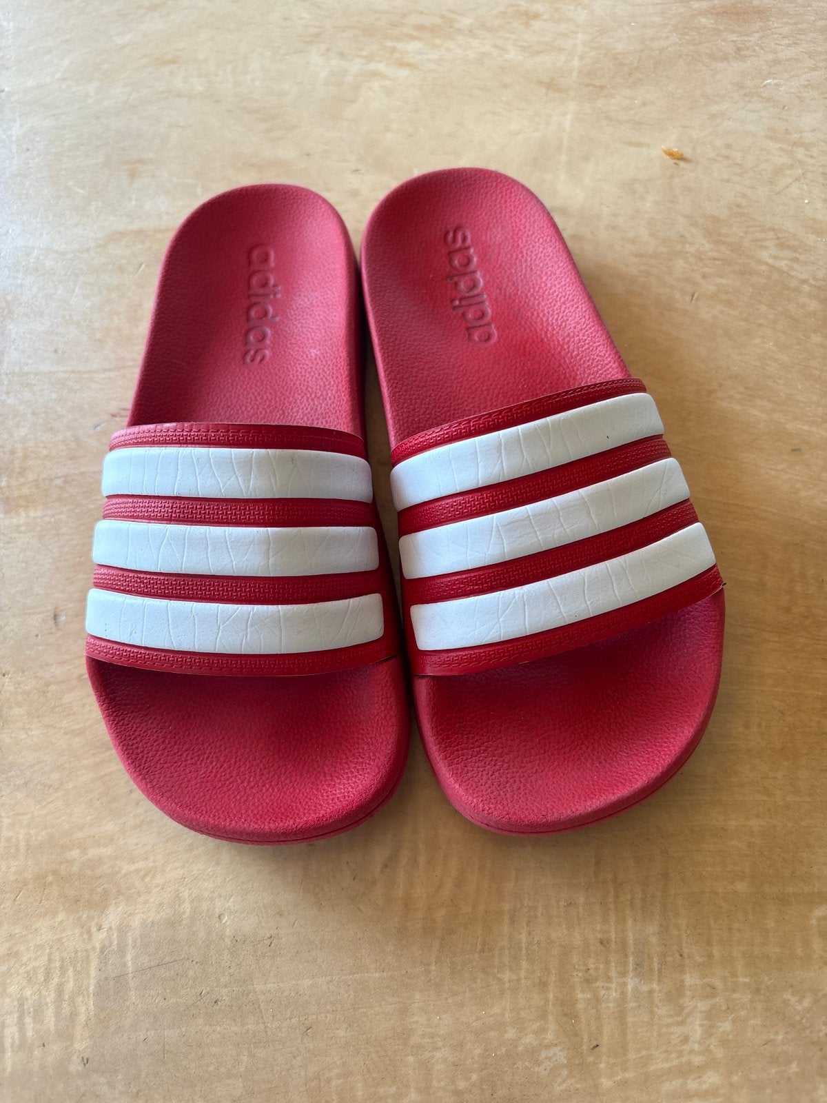 Adidas Adilette slippers rood wit maat 37, Ophalen of Verzenden, Gedragen, Rood, Slippers