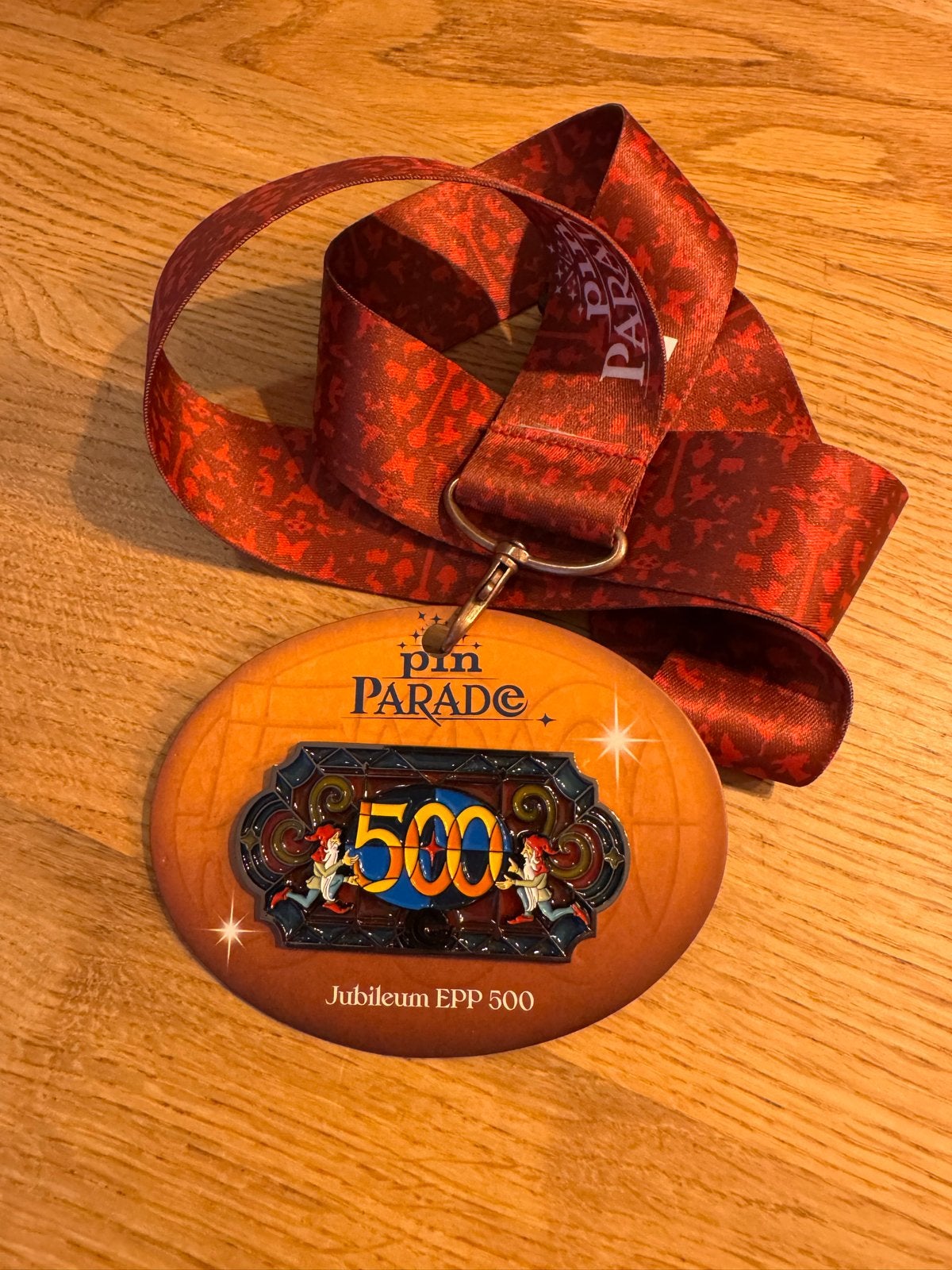 Efteling Pin Parade Jubileum EPP 500 met Lanyard, Ophalen of Verzenden, Zo goed als nieuw, Button of Speldje