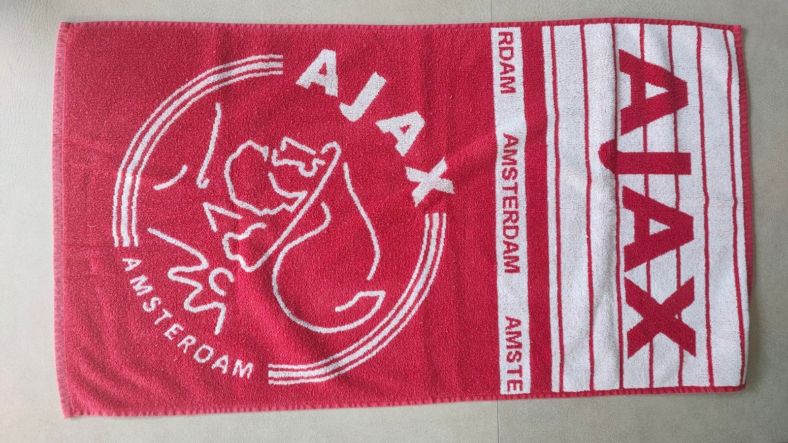 Officieel Ajax handdoek 50x90 cm, Ophalen of Verzenden, Nieuw, Ajax