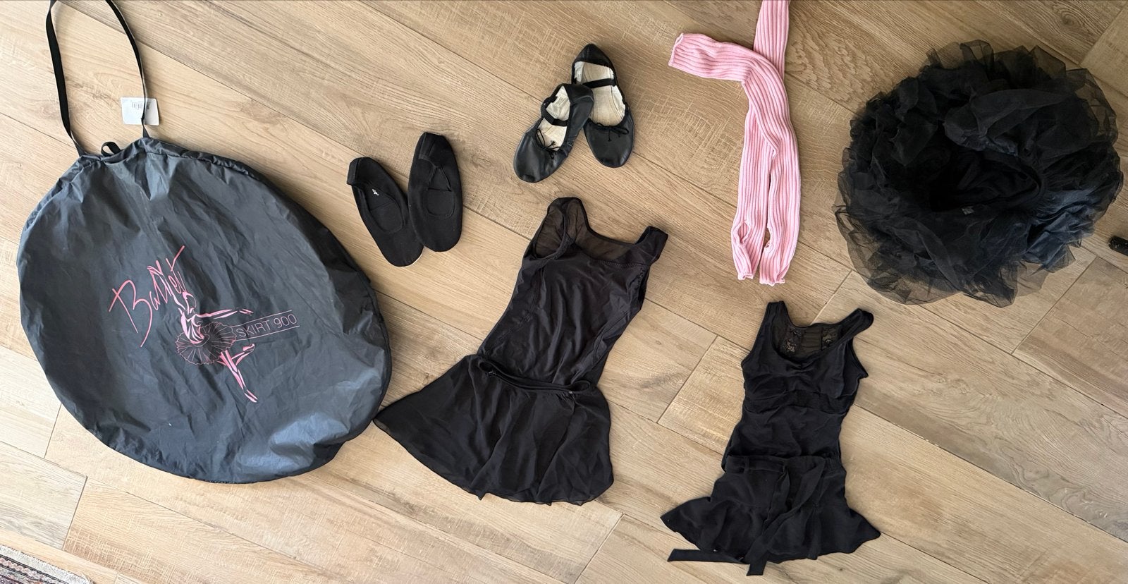 Balletkleding set: jurkjes, schoenen, tutu en tas, Sport en Fitness, Dansen, Gebruikt, Kleding, Ophalen