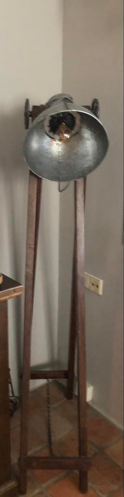 Industriële Vloerlamp met Houten Statief en Metalen Kap, Ophalen, Zo goed als nieuw, Hout, 150 tot 200 cm