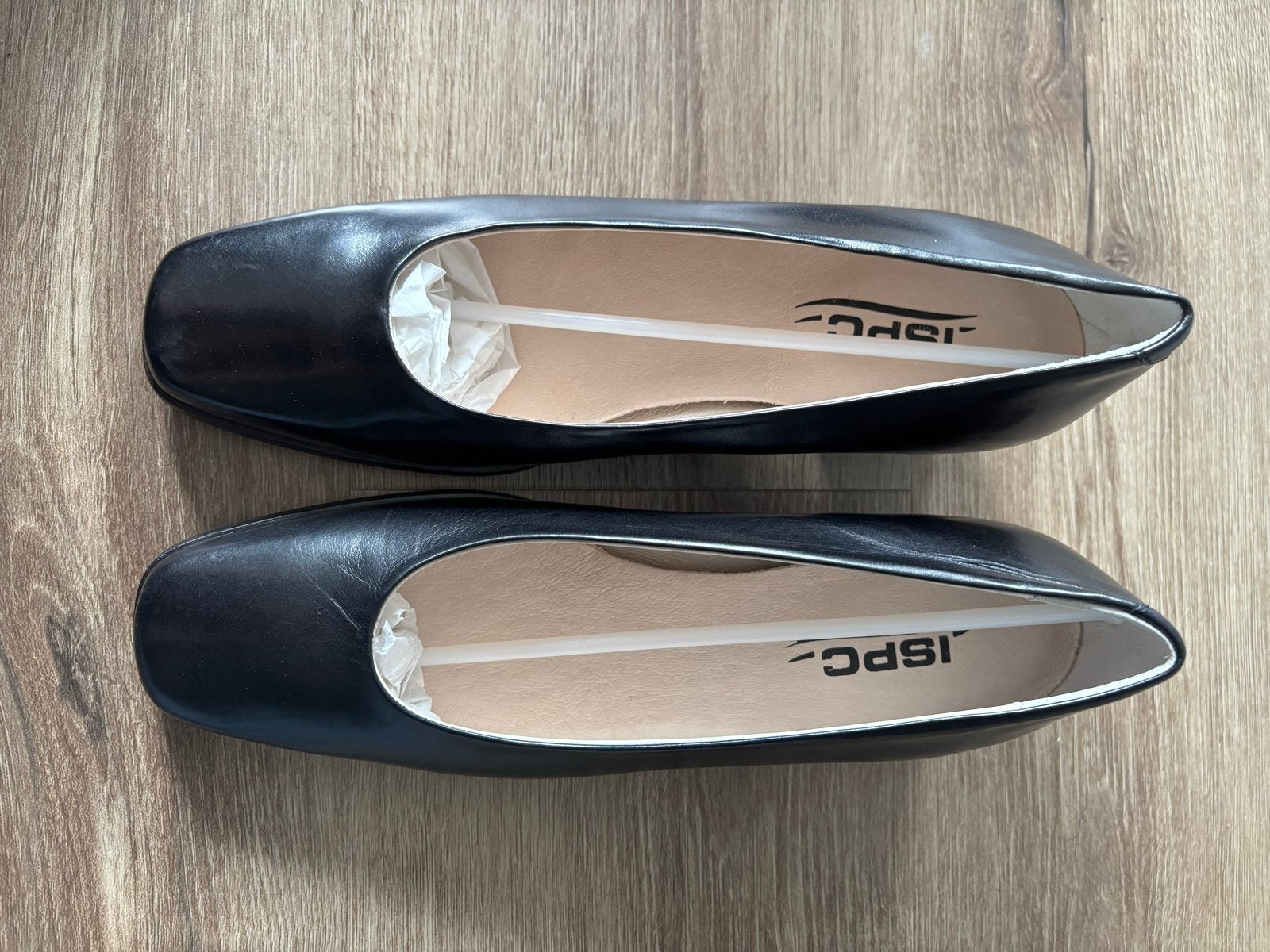 Zwarte ISPC pumps met lage hak - Maat 38.5, Ophalen of Verzenden, Nieuw, Zwart, Schoenen met lage hakken