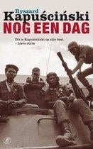 Ryszard Kapuscinski - Nog een dag, Boeken, Romans, Zo goed als nieuw, Ophalen of Verzenden