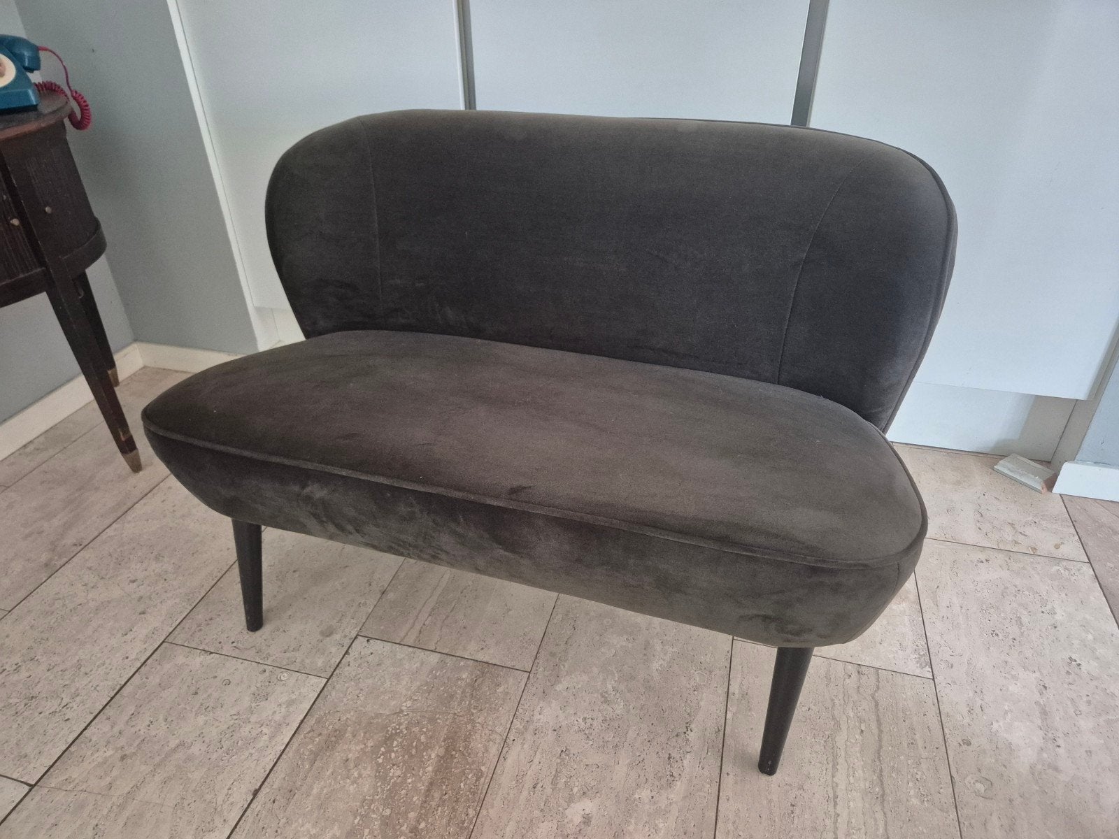 Woood bankje Velvet in army groen fluwelen stof, Ophalen, Minder dan 75 cm, Tweepersoons, Zo goed als nieuw