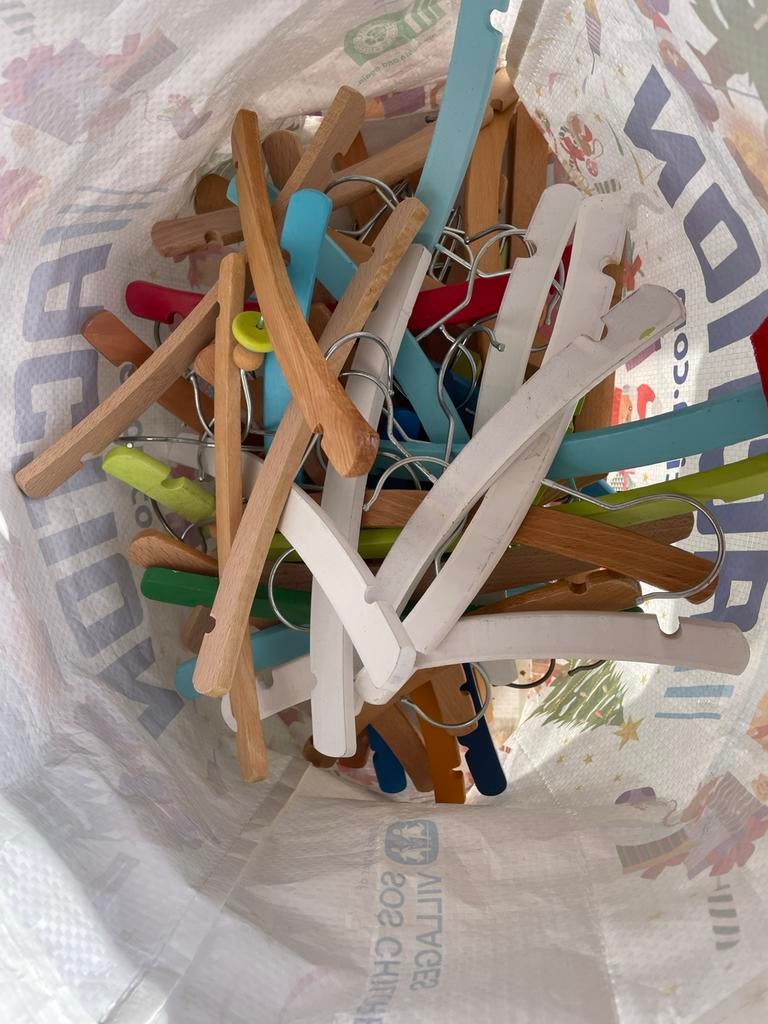 Houten baby kleerhangers, Kinderen en Baby's, Ophalen of Verzenden, Zo goed als nieuw