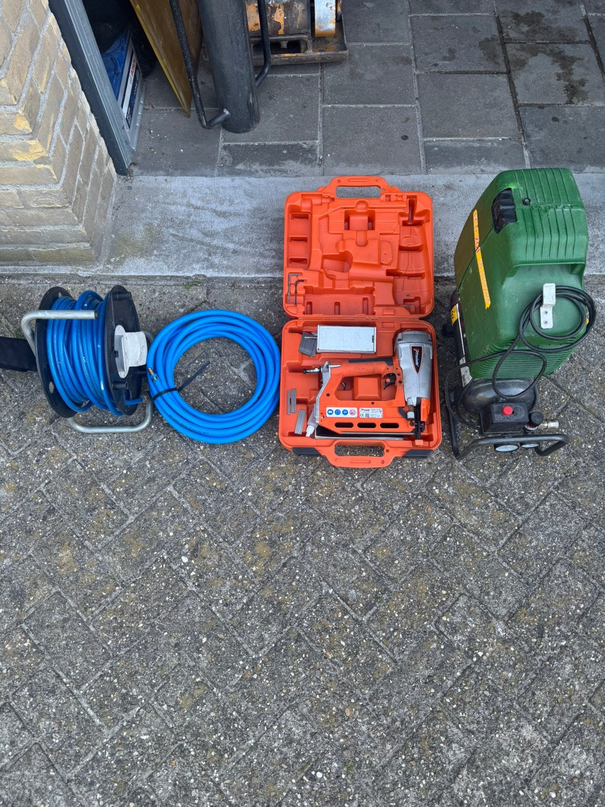 tacker met compressor, Ophalen, Zo goed als nieuw