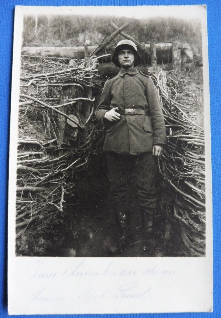 Duitse WO1 Foto Soldaat met Stahlhelm in loopgraaf (N), Verzamelen, Verzenden, Landmacht, Duitsland, Foto of Poster