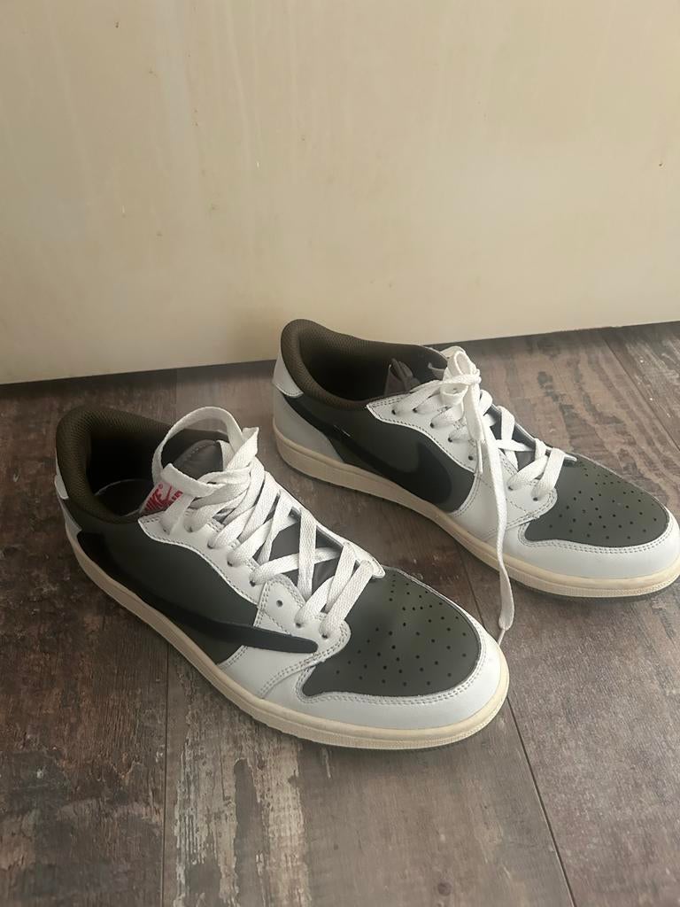 Nike Air Jordan 1 Low Travis Scott Olive, Ophalen of Verzenden, Zo goed als nieuw, Overige kleuren, Sneakers of Gympen
