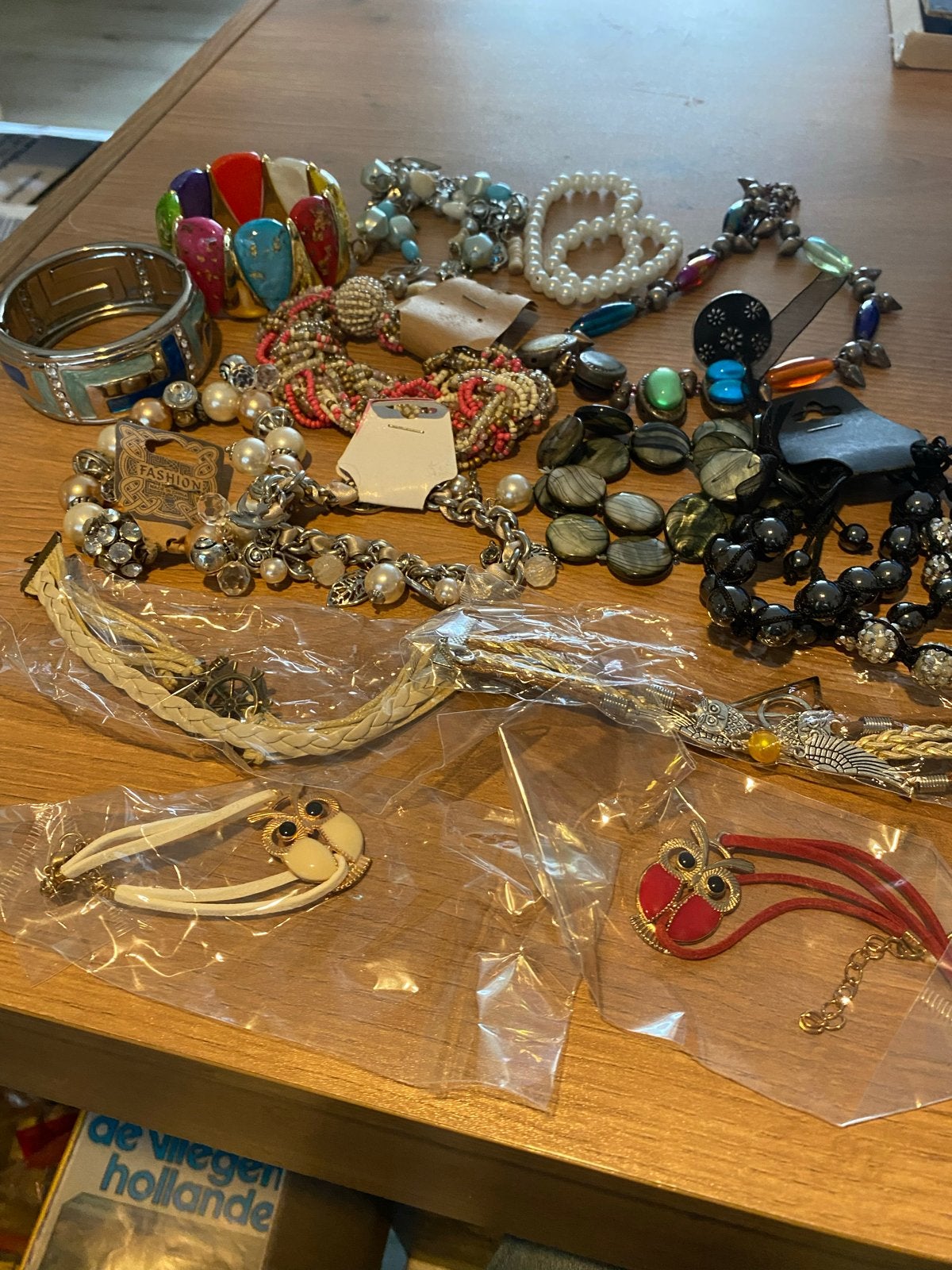 Grote partij nieuwe sieraden, diverse stijlen, Sieraden, Tassen en Uiterlijk, Armbanden, Overige materialen, Overige kleuren, Nieuw