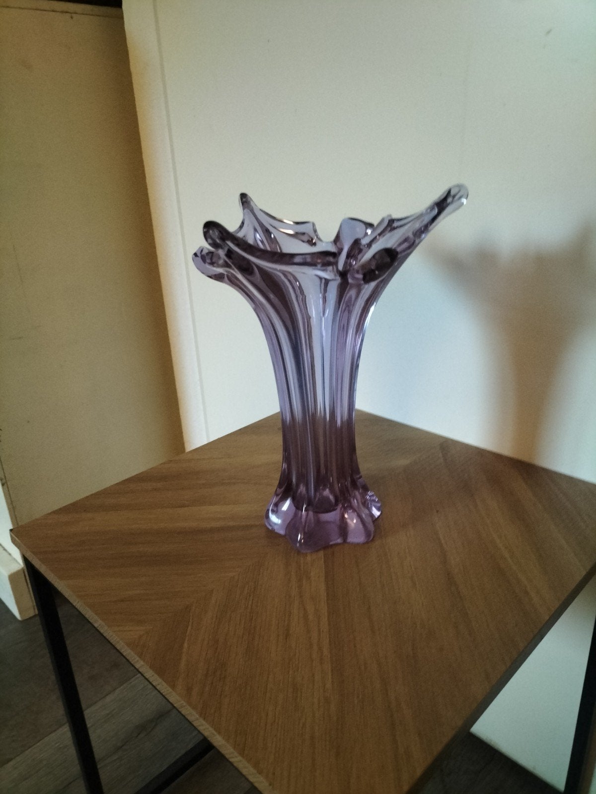 Unieke paarse glazen vaas - Decoratief en stijlvol, Ophalen of Verzenden
