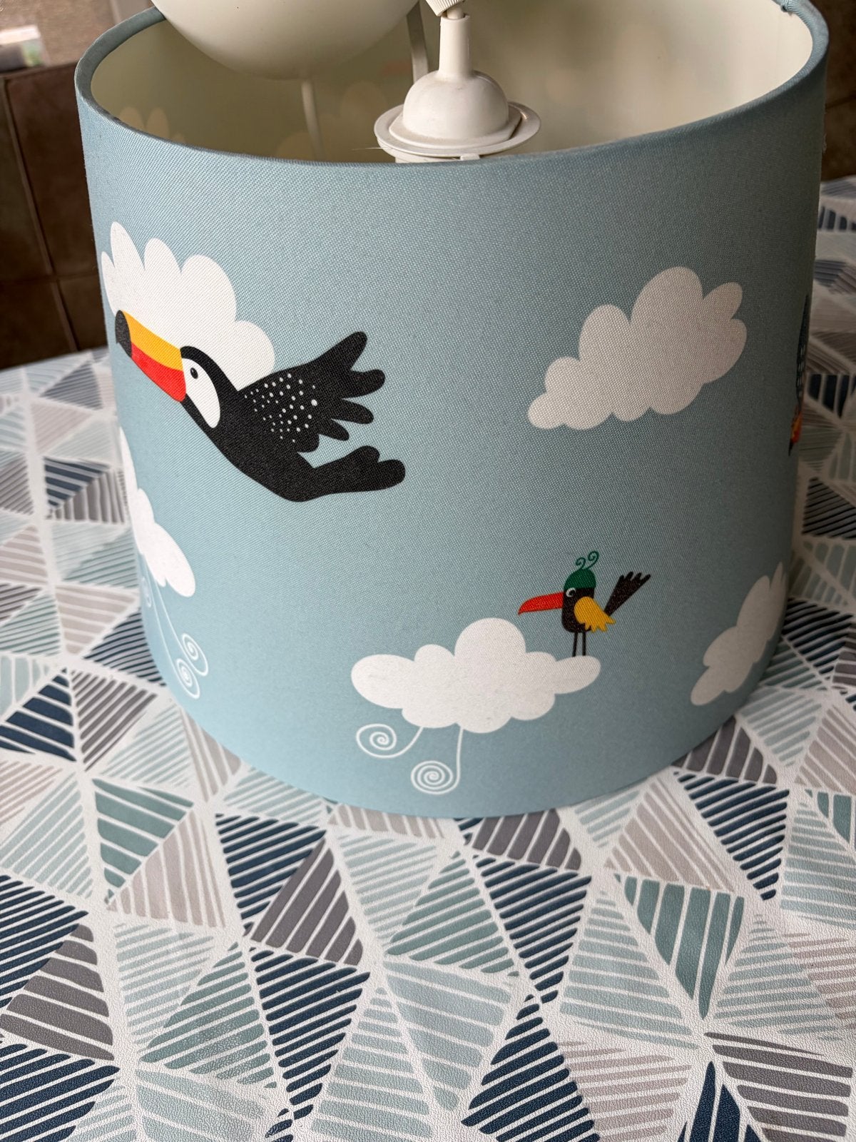 IKEA Kinderlamp: toekan & wolken design lampenkap, Ophalen of Verzenden, Zo goed als nieuw, Textiel, E27 (groot)