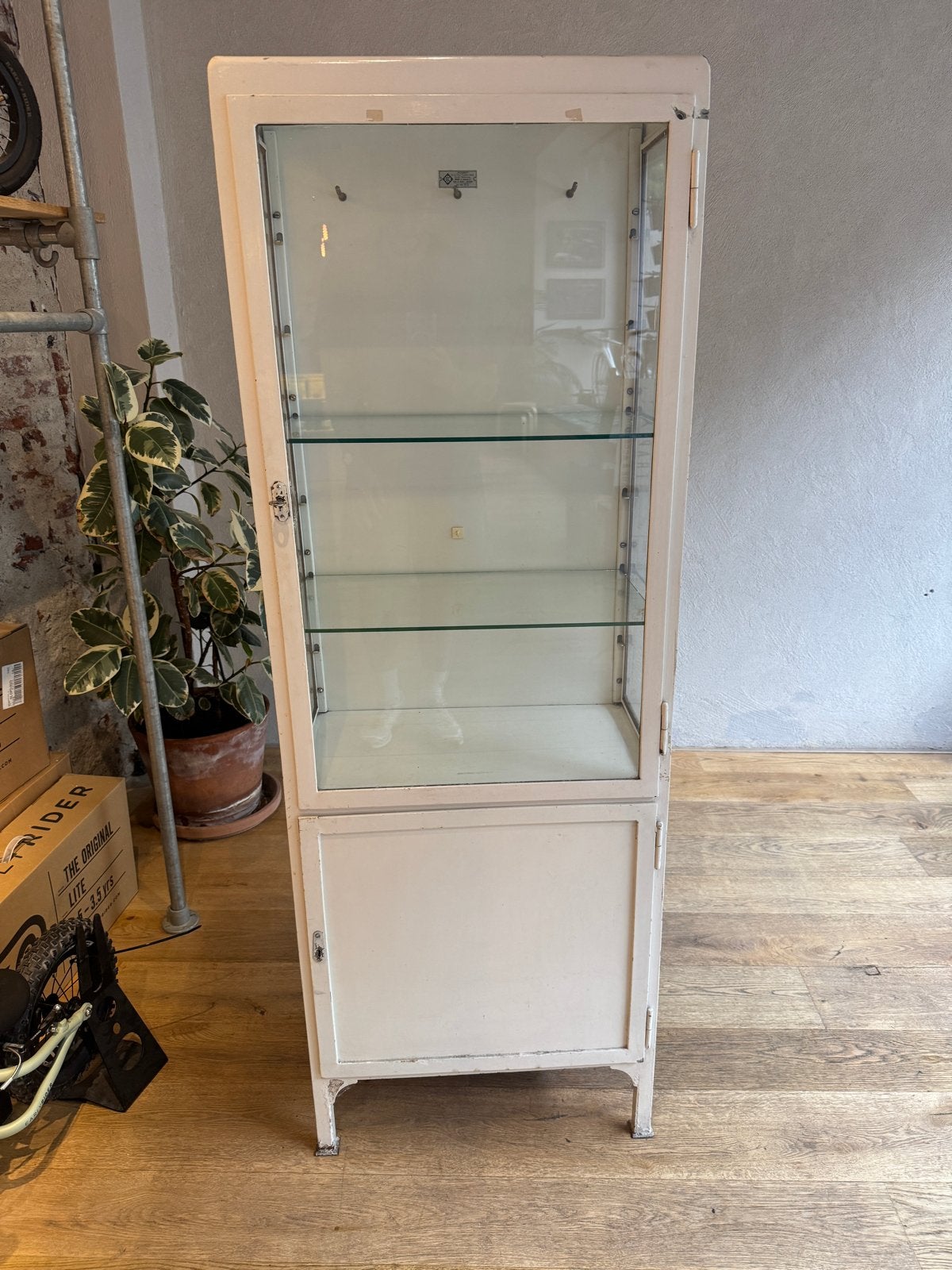 Vintage Medische Vitrinekast - Crème Wit, Ophalen