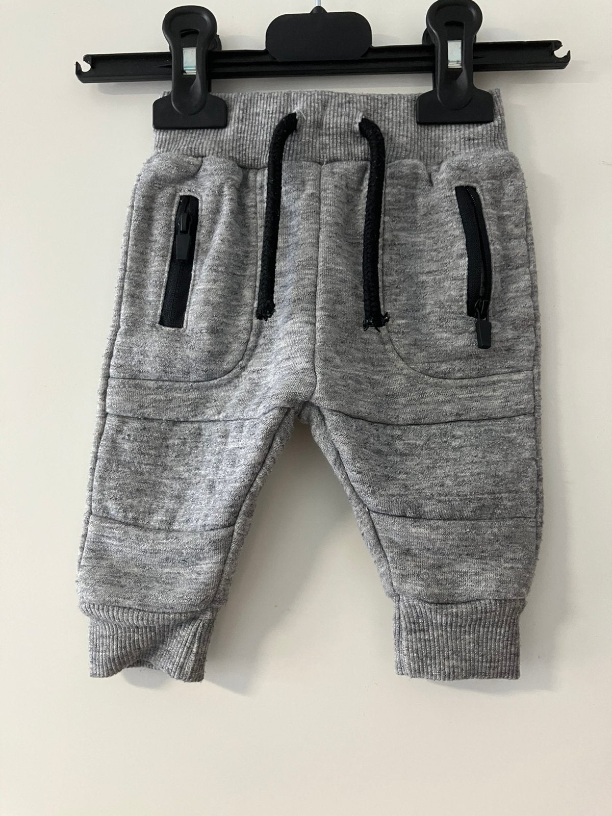 Nette joggingbroek / broek voor baby jongen maat 62, Kinderen en Baby's, Babykleding | Maat 62, Ophalen of Verzenden, Zo goed als nieuw