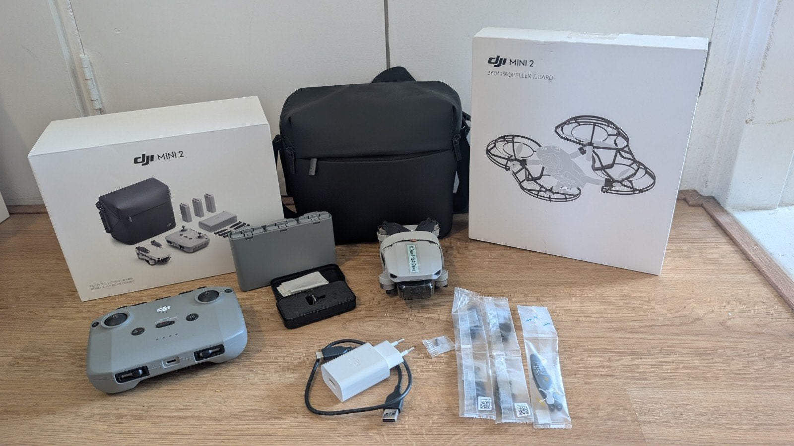 DJI Mini 2 Fly More Combo - Zeer complete set!, Ophalen, Zo goed als nieuw
