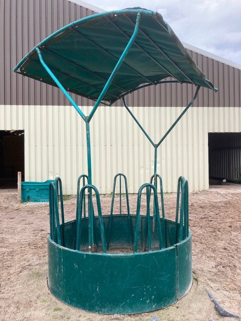 Hooiruif rond 9 paarden, 4 paarden of pony's of meer
