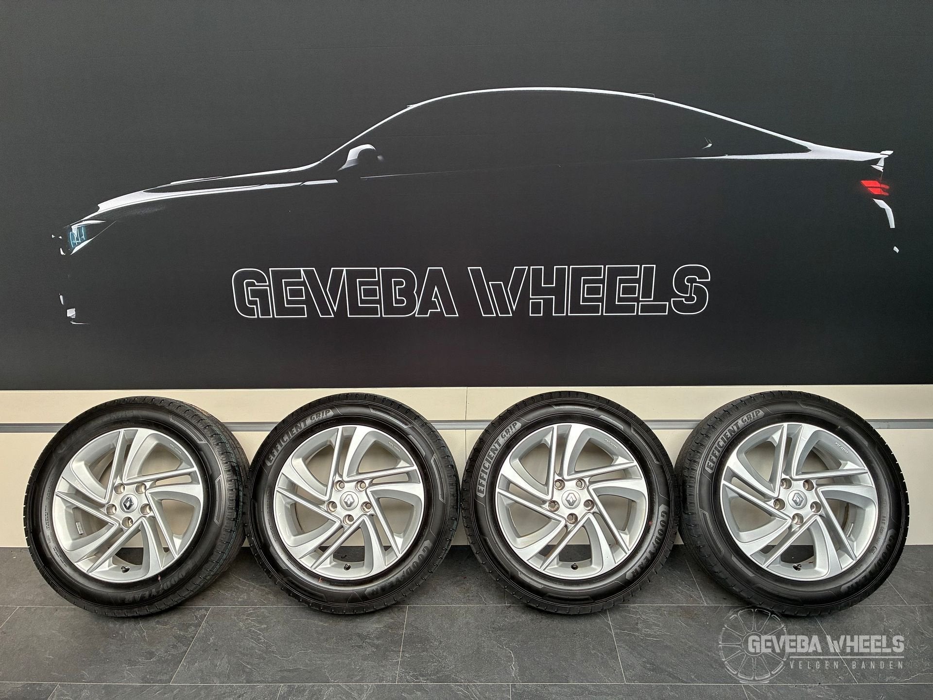 17” originele Renault Trafic velgen + banden 5x114.3 TPMS, -, -, Banden en Velgen, 17 inch