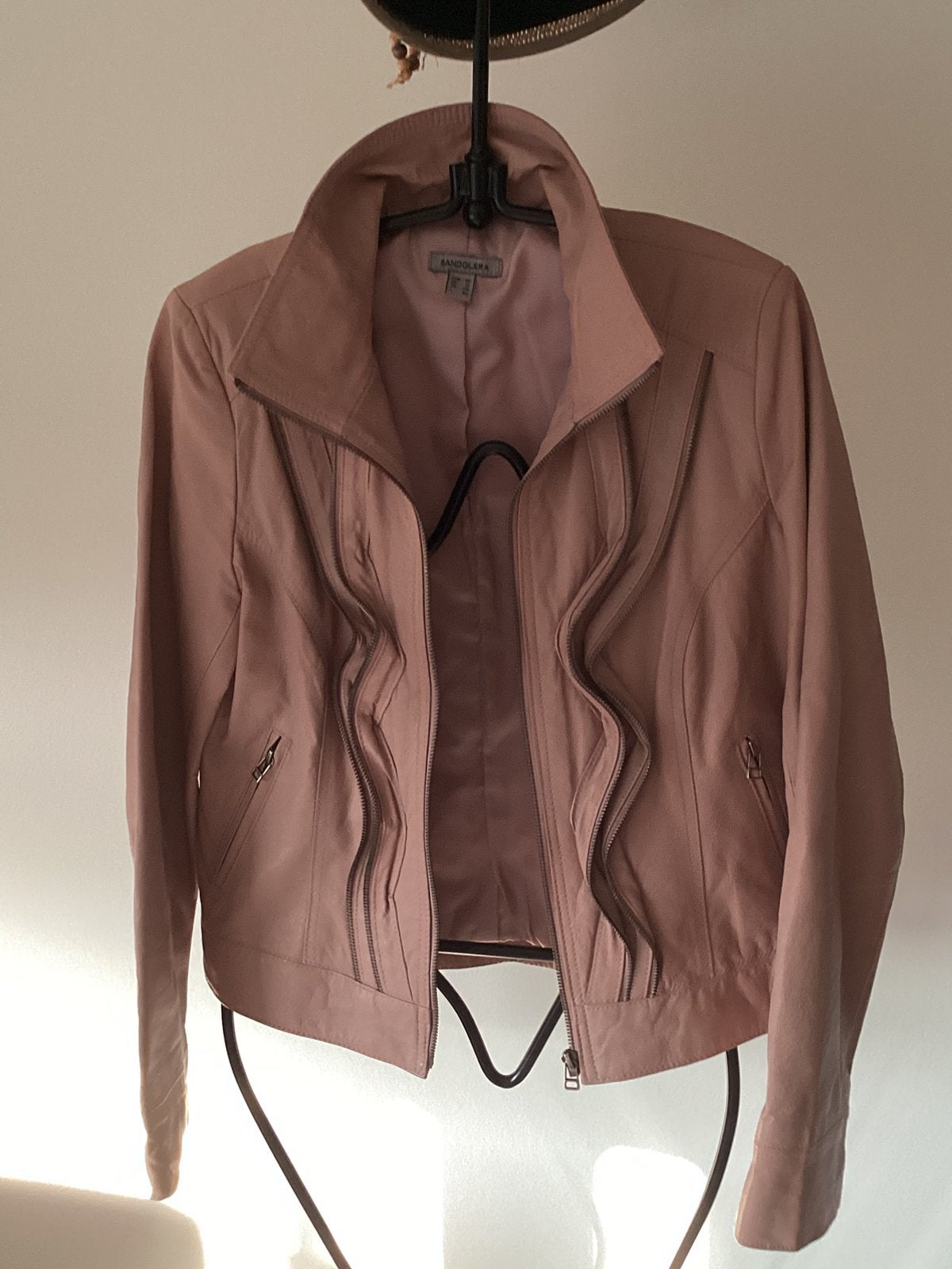 Oud roze leren damesjasje v. Bandolera mt 38 i.z.g.s, Kleding | Dames, Jasjes, Kostuums en Pakken, Ophalen of Verzenden, Zo goed als nieuw