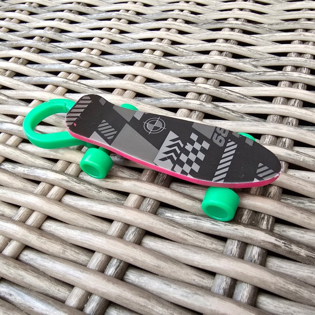 Hot Wheels Skateboard sleutelhanger Mc Donald's Happy Meal, Ophalen of Verzenden, Nieuw, Transport
