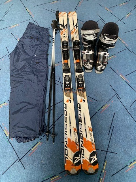 heren ski`s en ski stokken en skischoenen en skibroek, Ophalen, 160 tot 180 cm, Rossignol, Zo goed als nieuw