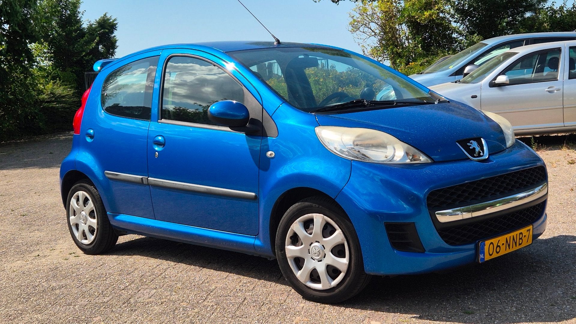 Peugeot 107 1.0-12V XS 5 deurs airco nieiwe apk, Voorwielaandrijving, Gebruikt, Origineel Nederlands, Bedrijf