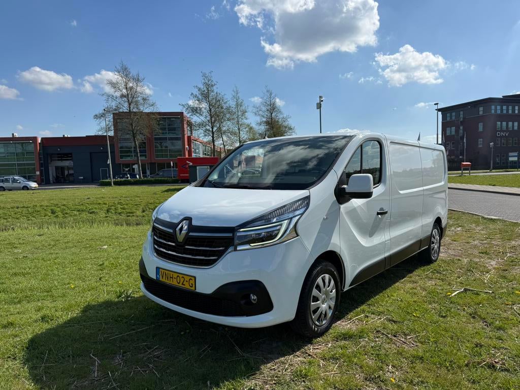 Renault Trafic 2.0  dCi 120pk L2h1 11-2021  LEASE 261 pmnd, Auto's, Bestelauto's, Voorwielaandrijving, Stof, 2000 kg, Renault
