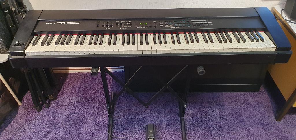 Roland Stage Piano RD500, Muziek en Instrumenten, Keyboards, Zo goed als nieuw, 88 toetsen, Roland, Aanslaggevoelig, Met standaard