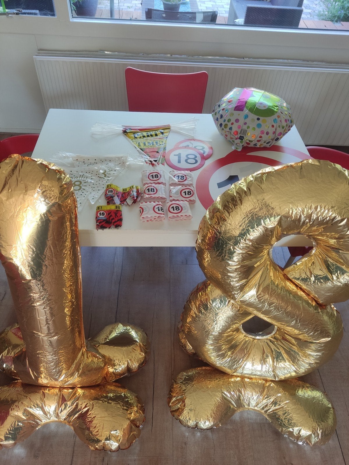 Complete Versiering 18 jaar - Ballonnen, Slingers, Kaarsjes, Ophalen of Verzenden, Zo goed als nieuw, Versiering, Verjaardag