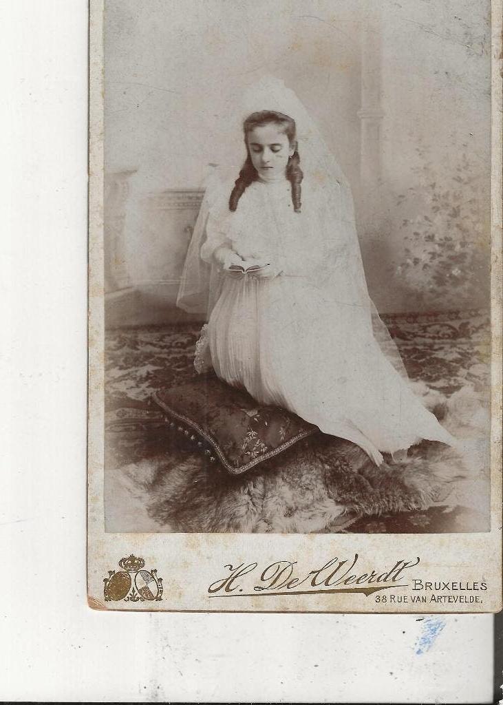 Brussel Communicantje met bijbeltje kabinetsfoto H de Weerdt, Ophalen of Verzenden, Voor 1920, Ongelopen, België en Luxemburg