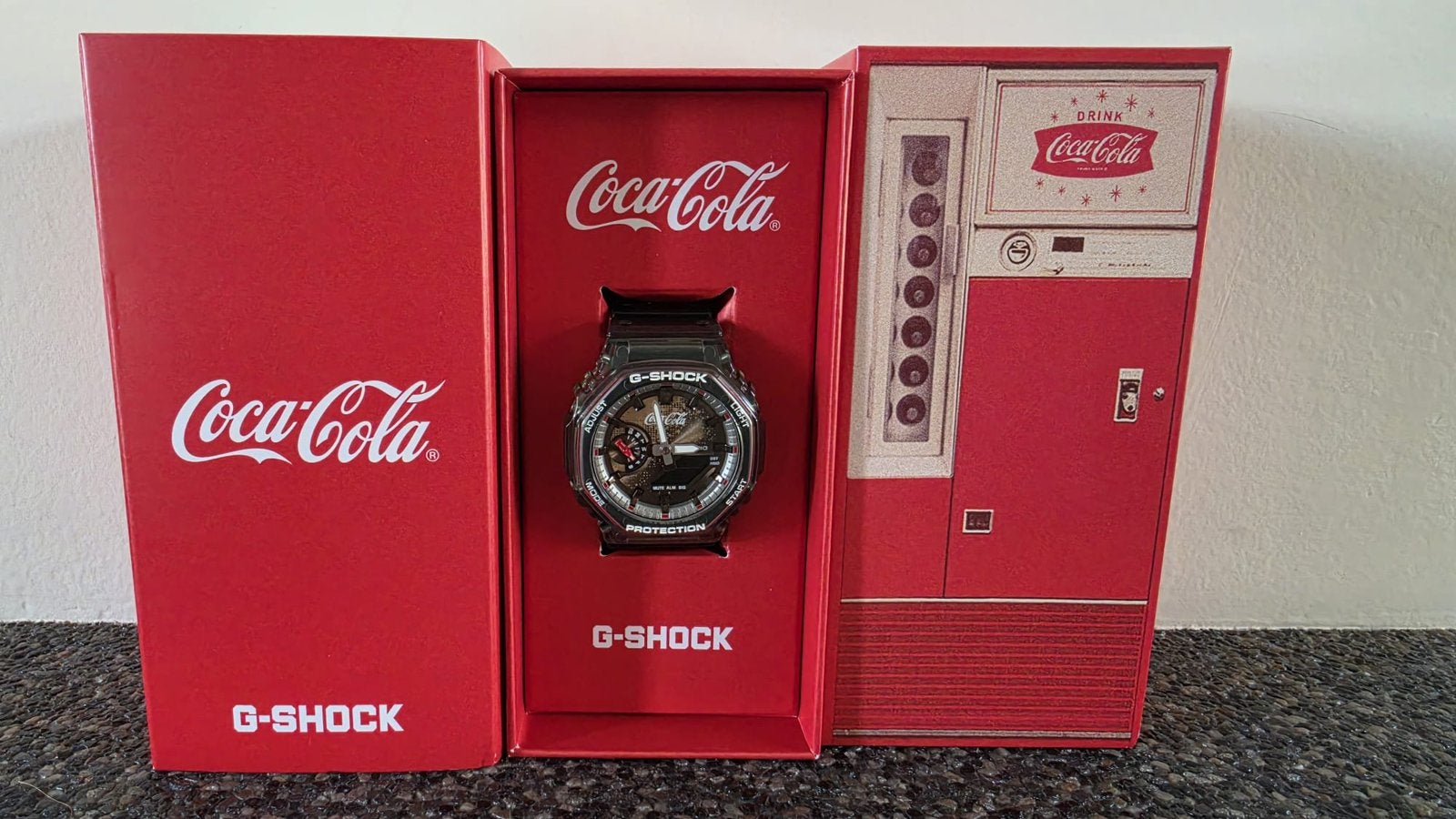 Casio G-shock  x Coca Cola GA-2100CC-3A limited edition, Ophalen of Verzenden, Nieuw, Kunststof, Casio