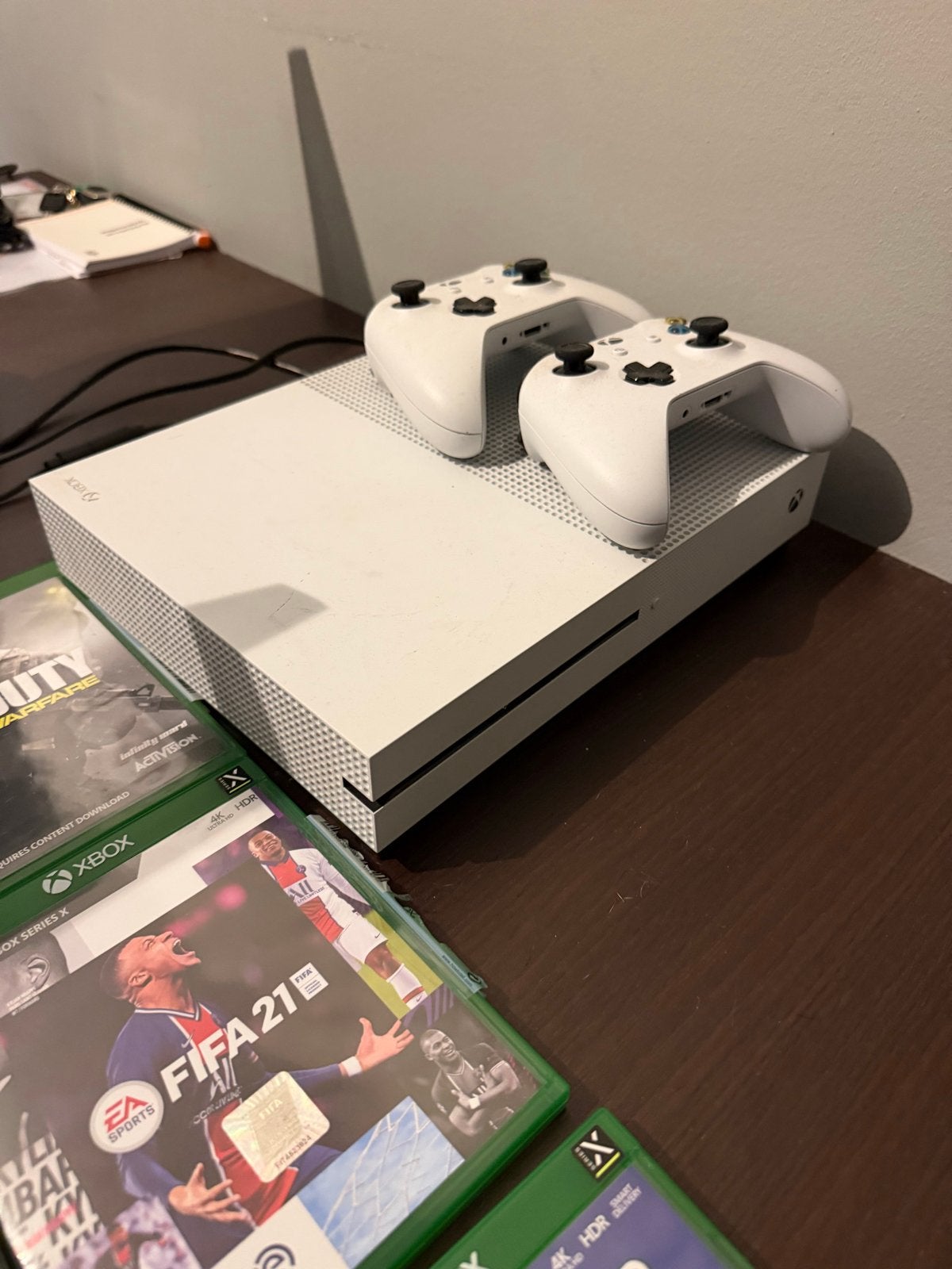 Xbox One S met 2 controllers, racestuur en 6 games, Spelcomputers en Games, Spelcomputers | Xbox One, Ophalen, Met 2 controllers