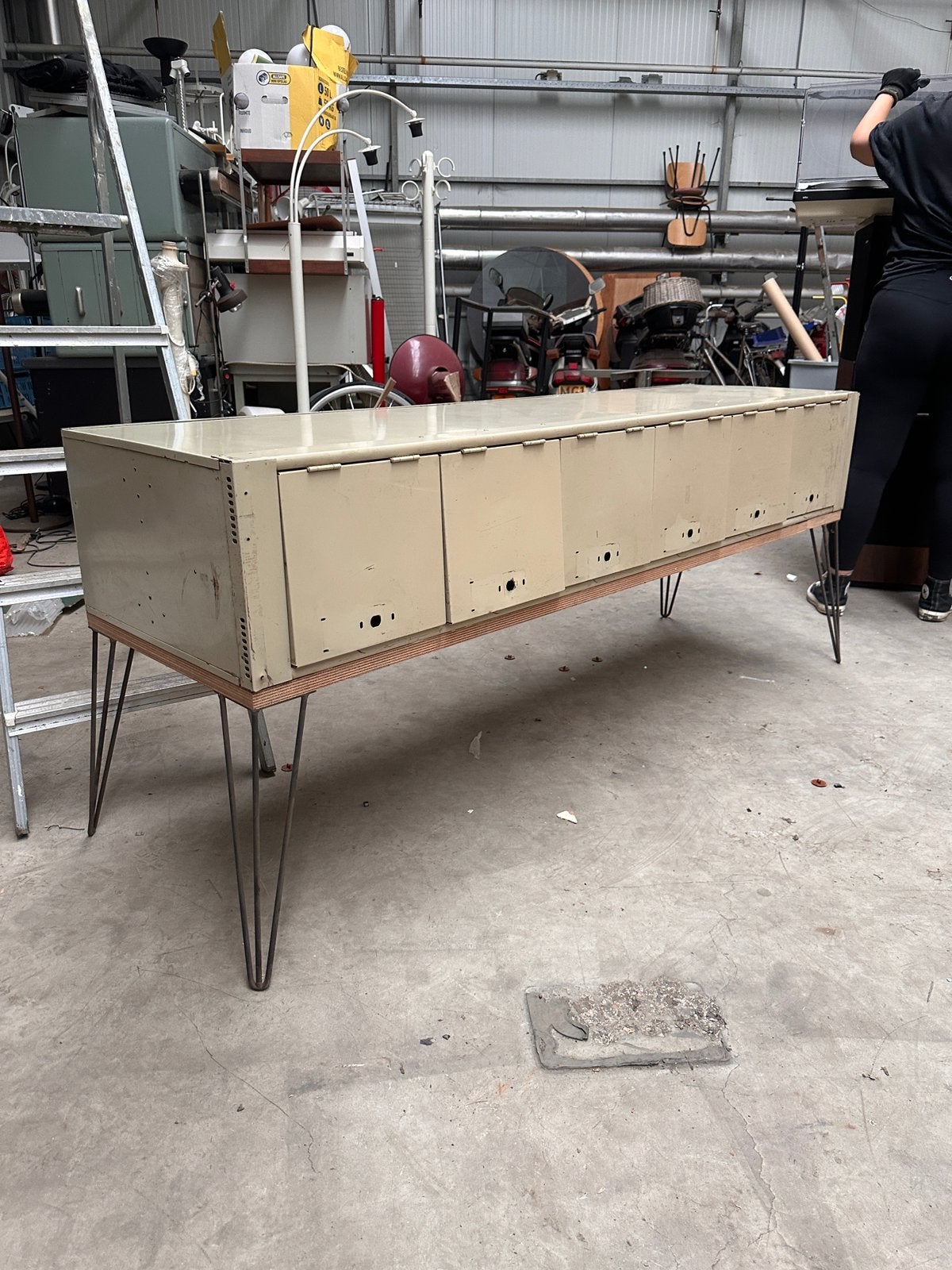 Industriaal lowboard gemaakt van metalen locker, Ophalen, Gebruikt, Industriee