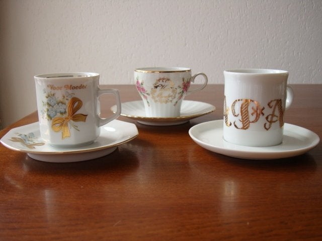 2 Kop en Schotels "Voor Moeder" 1 Kop "Papa" Nieuw, Nieuw, Ophalen of Verzenden, Overige stijlen, Kop(pen) en/of Schotel(s)